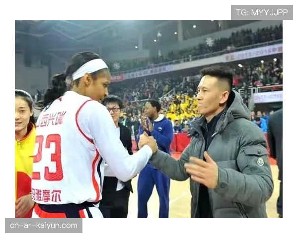 明尼苏达山猫主场播放致敬视频 欢迎功勋球员玛雅·摩尔重返标靶中心 明尼苏达山猫主场播放致敬视频 欢迎功勋球员玛雅·摩尔重返标靶中心